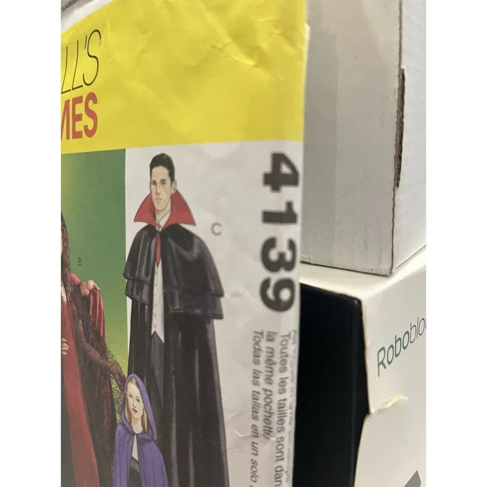 McCalls Pattern 4139 Size S-XL Unisex Vampire Vampiress Hood Cape Cloak Costume